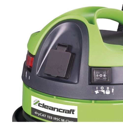 Mit Gerätesteckdose und Einschaltautomatik