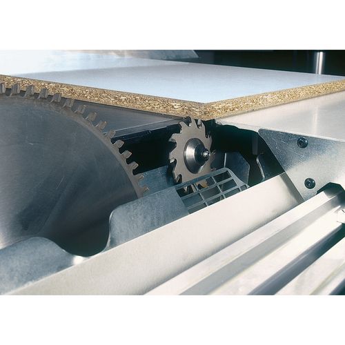 maximale Schnitthöhe wird auch bei eingebauter Vorritzeinrichtung erreicht Optional mit separatem Vorritzmotor