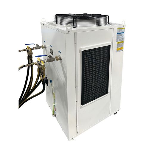 Das Wasserkreislauf-Aggregat sorgt für eine kontinuierliche und gleichmäßige Kühlung der Hauptspindel und des Motors, was die Lebensdauer der Komponenten verlängert