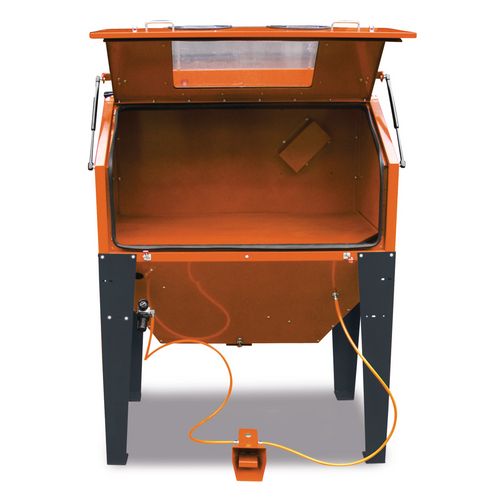 Abb. zeigt SSK 3.1 mit sehr großer, nach oben öffnender Frontklappe